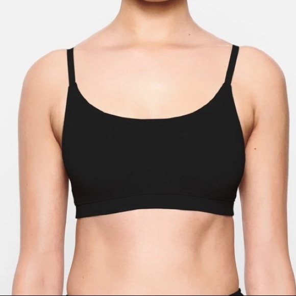 SKIMS Fits Everybody Scoop Neck Bralette - Picture 2 of 13